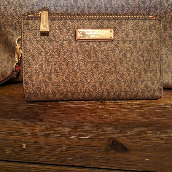 Michael Kors Wallet - Picture 1 of 8
